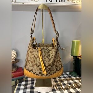 Coach Y2K Signature Shoulder Bag 2004 GUC